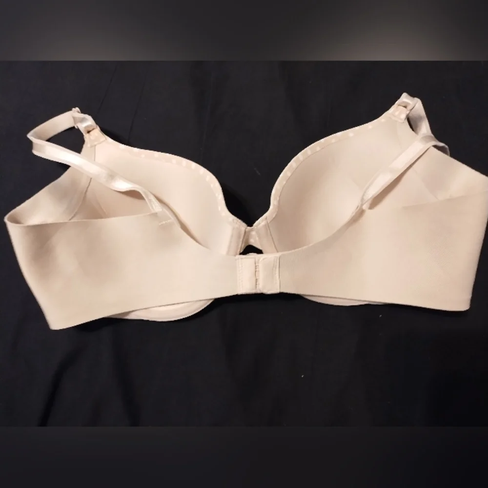 Warners Wired 2 Prong Bra Size 34B Cream and White Polkadot Gently Used